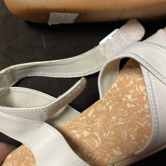 Clark’s Cloudstepper wedge 1 inch front to 3 inches at heel. - Picture 5 of 6